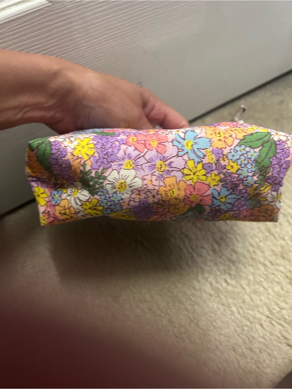 NWT CLINIQUE 5 piece gift set.  GORGEOUS floral bag. - Picture 3 of 16